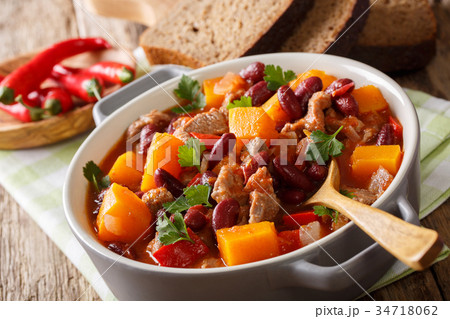 Spicy pumpkin chili with beef, tomatoes and beans 34718062