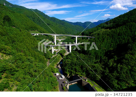 山と谷とループ橋 奥秩父 ダムから望む雷電廿六木橋 b-3 広角 山と谷とループ橋 奥秩父 ダムから望む雷電廿六木橋 b-3 広角 34721235