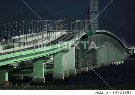 夕暮れの関西国際空港連絡橋 夕暮れの関西国際空港連絡橋 34721892
