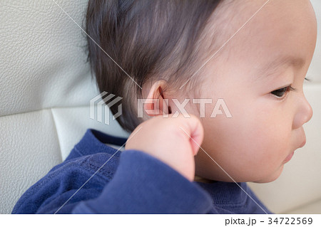 1 year old 34722569