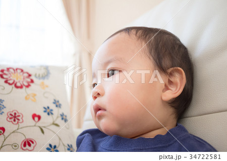 1 year old 34722581