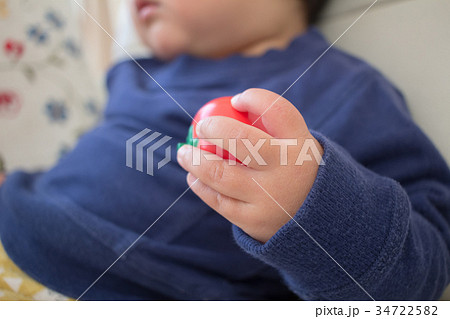 1 year old 34722582
