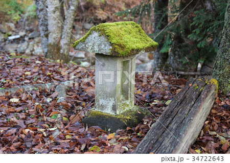 秋の古峯神社（小さな祠） 34722643