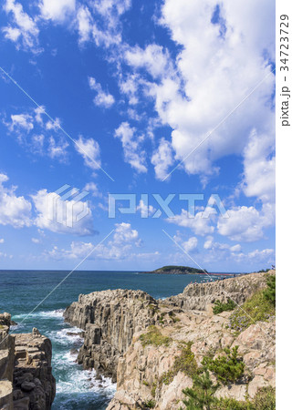 東尋坊の断崖絶壁 34723729