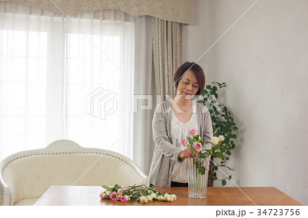 ミドル女性 生花 ミドル女性 生花 34723756