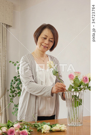 ミドル女性 生花 ミドル女性 生花 34723764