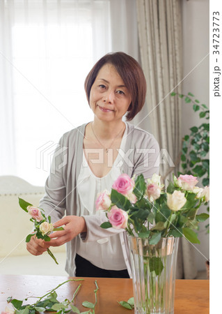 ミドル女性 生花 ミドル女性 生花 34723773