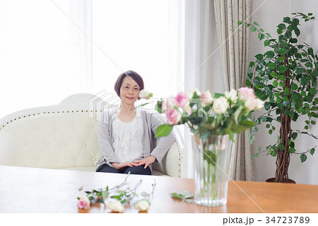 ミドル女性 生花 ミドル女性 生花 34723789