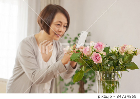 性　生花 　スマホ　撮影 花ピント 34724869