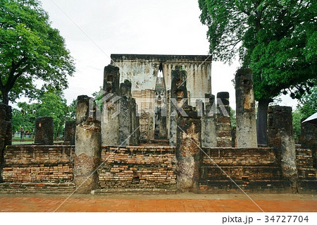Wat Si Chum in Sukhothai, Thailand Wat Si Chum in Sukhothai, Thailand 34727704
