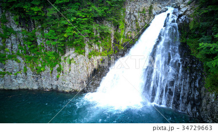 日本の滝百選「法体の滝」　秋田県由利本荘市 34729663