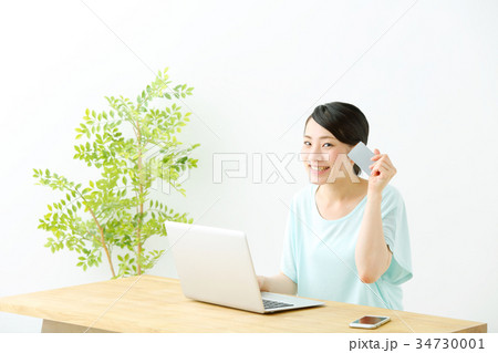 ミドル女性　ライフスタイル　パソコン 34730001