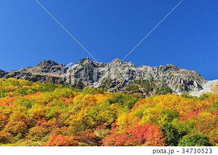 穂高岳と紅葉 34730523