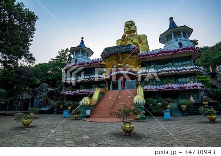 Beautiful golden temple in Dambulla 34730943