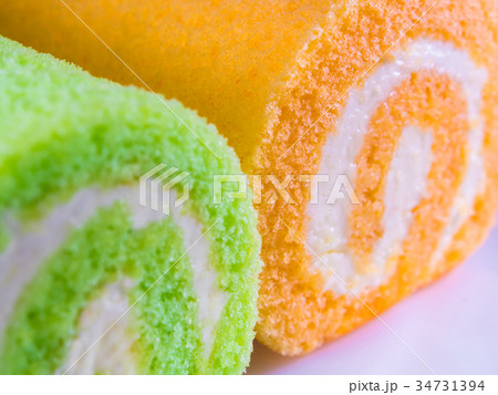 Green pandan and Orange flavor roll cake Green pandan and Orange flavor roll cake 34731394