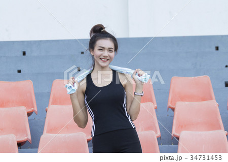 Beauty and healthy girl exercise Beauty and healthy girl exercise 34731453