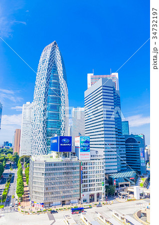 東京　新宿駅　西口駅前の風景 34732197