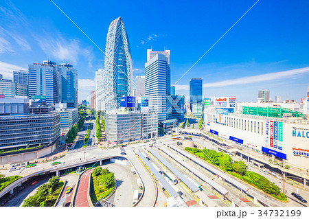 東京　新宿駅　西口駅前の風景 34732199
