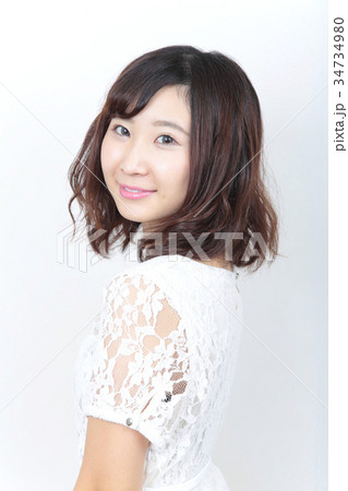 若い女性　ヘアスタイル 34734980