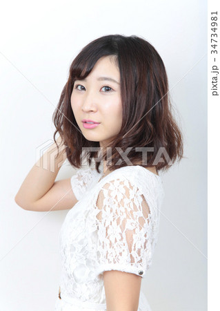 若い女性　ヘアスタイル 34734981