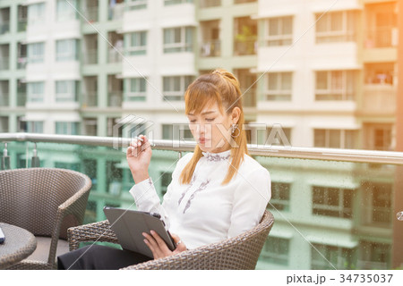 Senior asian businesswoman working in modern office 34735037