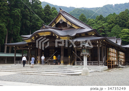 弥彦神社拝殿 34735249