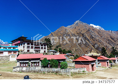 City in the mountains 34737577