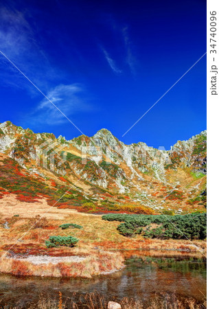 錦秋の千畳敷カールと宝剣岳 34740096