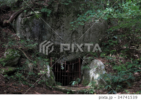 長野県安曇野市　魏石鬼窟古墳 34741539