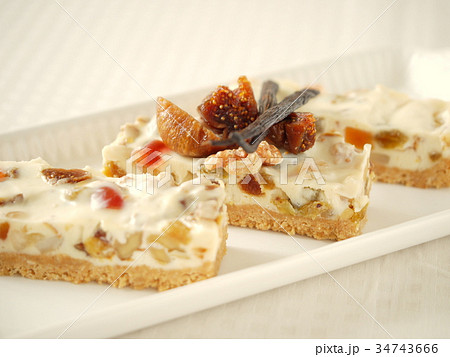 ドライフルーツのレアチーズ　（横位置） 34743666