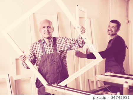 Workers with PVC windows and doors . Workers with PVC windows and doors . 34743951
