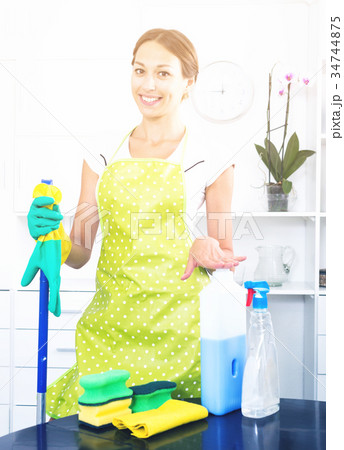 woman housewife cleaning 34744875