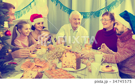 family talking animatedly during Christmas dinner 34745575