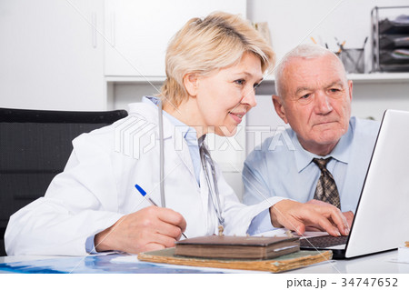 Female doctor with male client 34747652