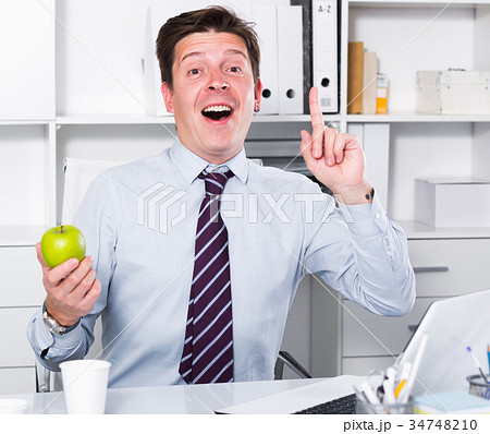 man talking about benefit of apples man talking about benefit of apples 34748210