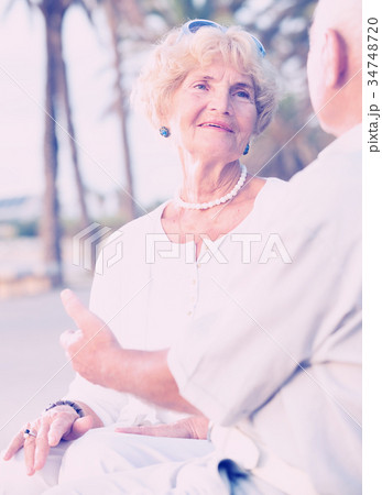 Portrait of couple male and female talking 34748720