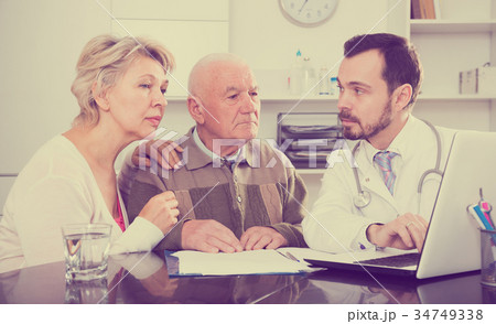 Old father with daughter visit doctor 34749338