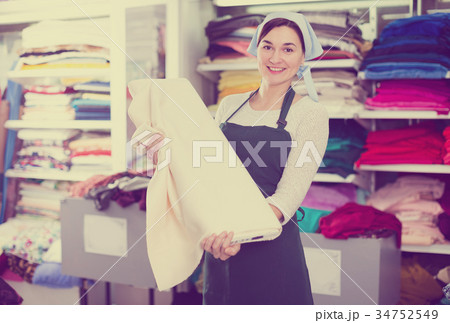 Seller showing white fabric 34752549