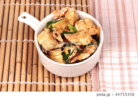Stir-fried crab in curry powder Stir-fried crab in curry powder 34755356