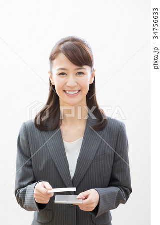ビジネスウーマン　名刺交換 34756633