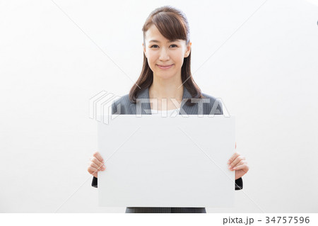 ビジネスウーマン ホワイトボード ビジネスウーマン ホワイトボード 34757596