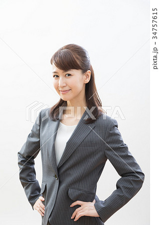 ビジネスウーマン　ドヤ顔 34757615