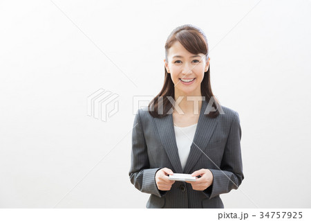 ビジネスウーマン　名刺交換 34757925