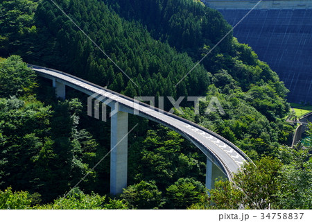 ダムの下を渡る橋 奥秩父 雷電廿六木橋 a-1 ダムの下を渡る橋 奥秩父 雷電廿六木橋 a-1 34758837