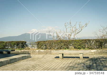 ベンチのある風景　香貫山展望台 34759548