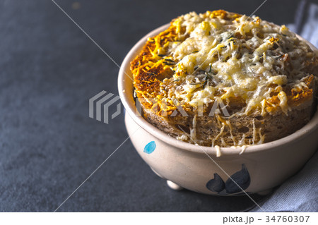French onion soup with cheese and croutons French onion soup with cheese and croutons 34760307