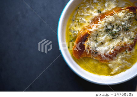 Onion soup with a toast in a white ceramic bowl Onion soup with a toast in a white ceramic bowl 34760308
