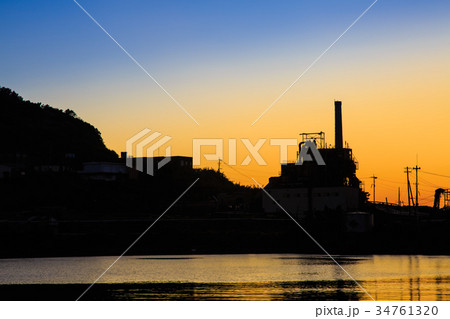 池島港の日没後 池島炭鉱跡 長崎 池島港の日没後 池島炭鉱跡 長崎 34761320