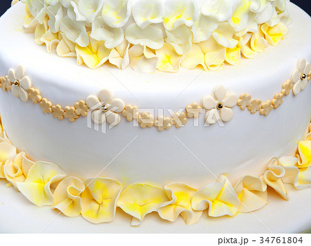 Wedding cake with flowers Wedding cake with flowers 34761804