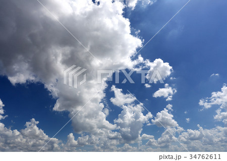 Cloud on blue sky in the daytime. Cloud on blue sky in the daytime. 34762611